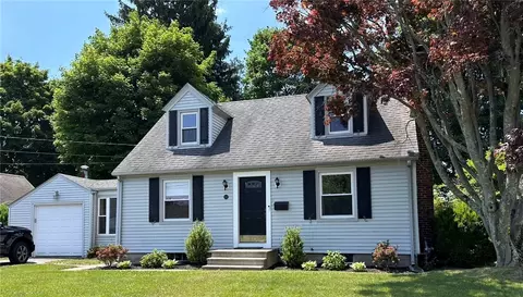 300 Chapmans Ave, Warwick, RI 02886