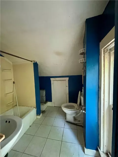 Bath - 18 Kernick St, Warwick, RI 02886 photo 2 of 2