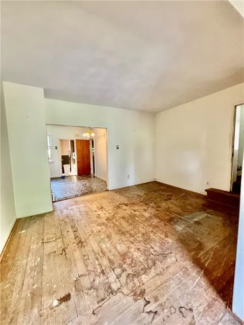 Living - 18 Kernick St, Warwick, RI 02886 photo 1 of 3