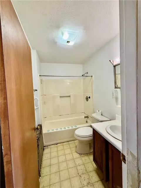 Bath - 18 Kernick St, Warwick, RI 02886 photo 1 of 2