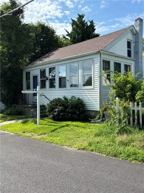 Exterior - 18 Kernick St, Warwick, RI 02886 photo 2 of 6