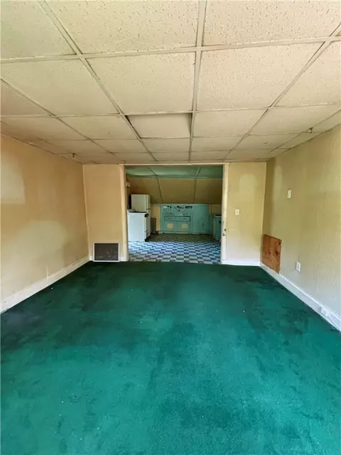 Living - 18 Kernick St, Warwick, RI 02886 photo 2 of 3