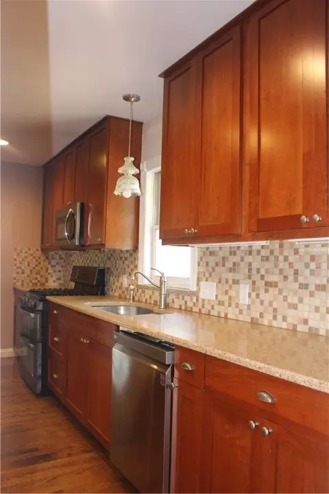 29 Chapmans Ave, Warwick, RI 02886 photo 3