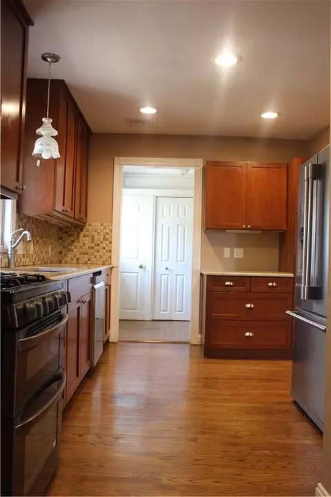 29 Chapmans Ave, Warwick, RI 02886 photo 2