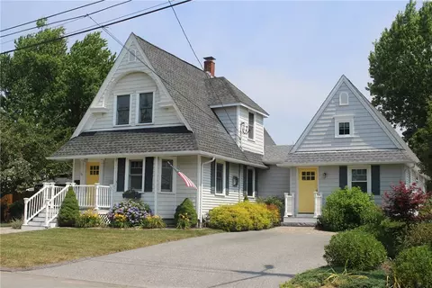 29 Chapmans Ave, Warwick, RI 02886