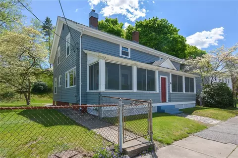 24 Walker St, Lincoln, RI 02865