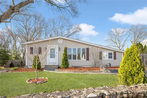 25 Pepin St, West Warwick, RI 02893