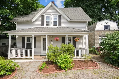 16 Collins St, Woonsocket, RI 02895