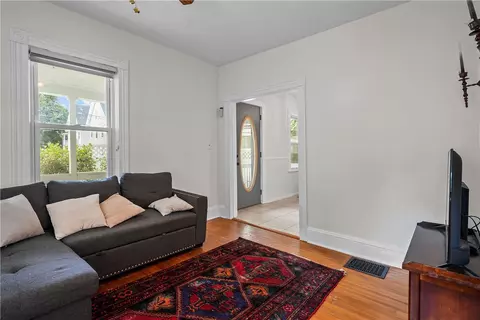 16 Collins St, Woonsocket, RI 02895 photo 10