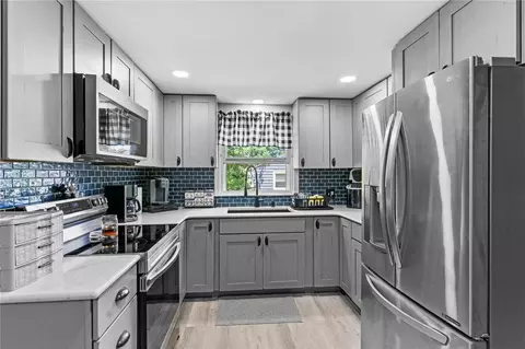 11 Crerighton Pl, Coventry, RI 02816