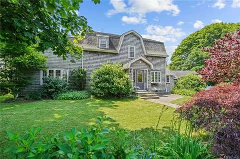 54 Palm Beach Ave, Narragansett, RI 02882
