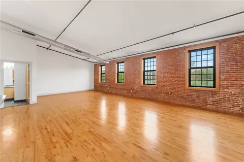 75 Eagle St #3B, Providence, RI 02909