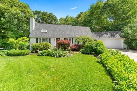 25 Carole Ct, Cranston, RI 02921