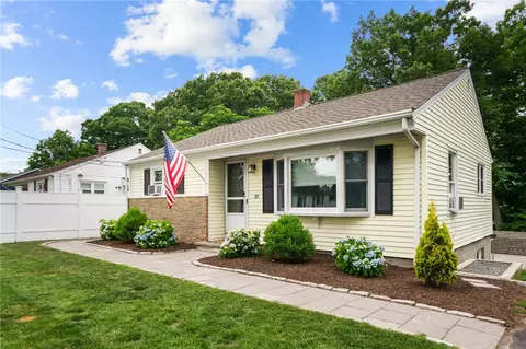 10 Almond St, Lincoln, RI 02865