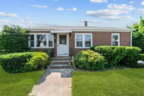 29 Peerless St, Cranston, RI 02910