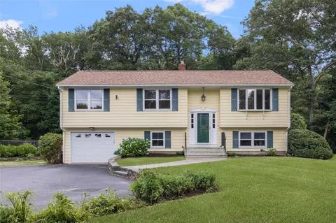 171 Betty Pond Rd, Scituate, RI 02861