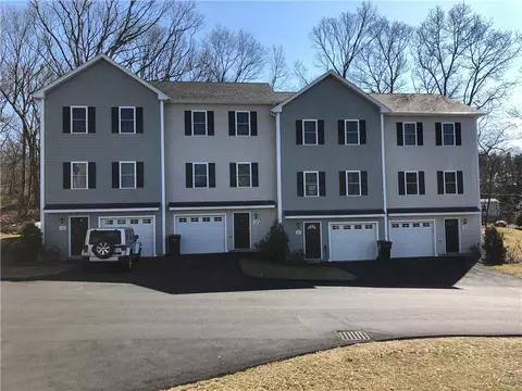 75 Esmond St #3B, West Warwick, RI 02893