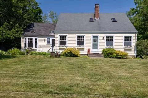 18 S Woodland Rd, Scituate, RI 02857