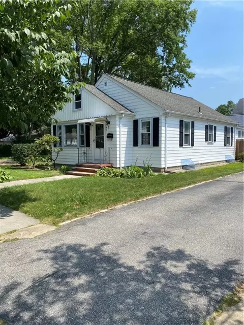 46 Farm St, Providence, RI 02908
