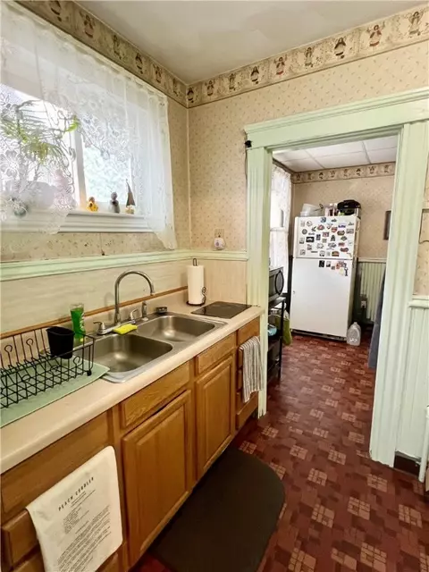 56 Asylum St, Woonsocket, RI 02895 photo 23