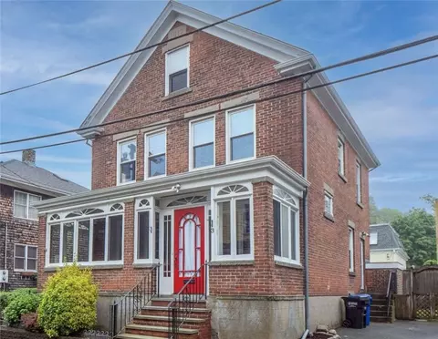3 Bush St, Newport, RI 02840