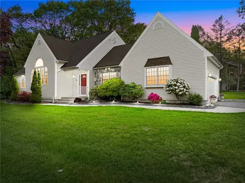 23 Jasmine Ln, Johnston, RI 02919