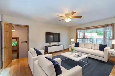 Living - 46 S Eagle Nest Dr, Lincoln, RI 02865 photo 3 of 4