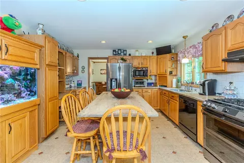 Kitchen - 46 S Eagle Nest Dr, Lincoln, RI 02865 photo 4 of 6