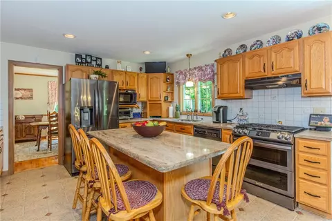 Kitchen - 46 S Eagle Nest Dr, Lincoln, RI 02865 photo 2 of 6