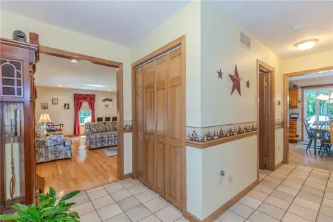 Entry Way - 46 S Eagle Nest Dr, Lincoln, RI 02865 photo 2 of 3