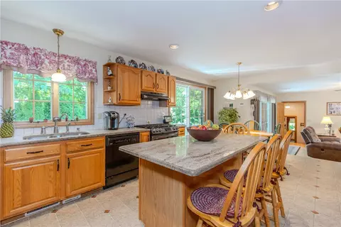 Kitchen - 46 S Eagle Nest Dr, Lincoln, RI 02865 photo 5 of 6