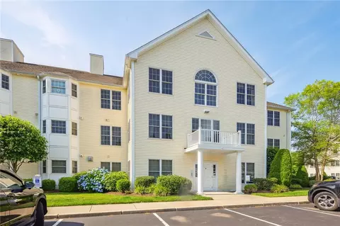 45 Saw Mill Dr #307, North Kingstown, RI 02852