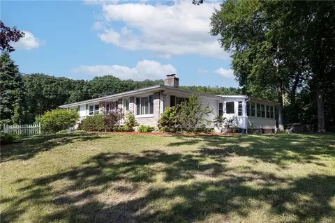 95 Angell Rd, Lincoln, RI 02865