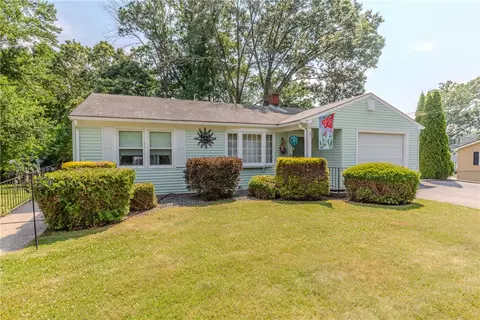 27 Bear Hill Rd, Cumberland, RI 02864