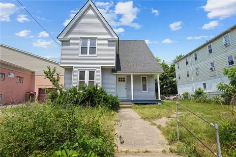 211 Washington St, West Warwick, RI 02893
