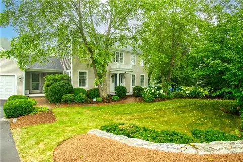 246 Island Dr, Middletown, RI 02842