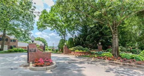 203 Dean Ridge Ct, Cranston, RI 02920