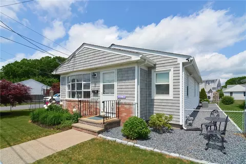 19 Spring St, North Providence, RI 02904