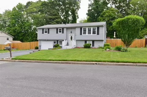 110 Deerfield Dr, West Warwick, RI 02893