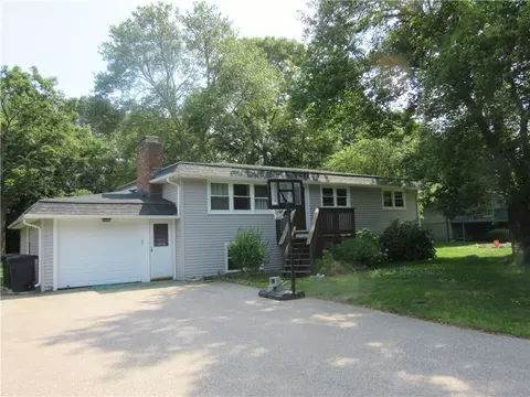 58 Indian Trl, Narragansett, RI 02874