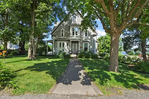 760 Bristol Ferry Rd, Portsmouth, RI 02871