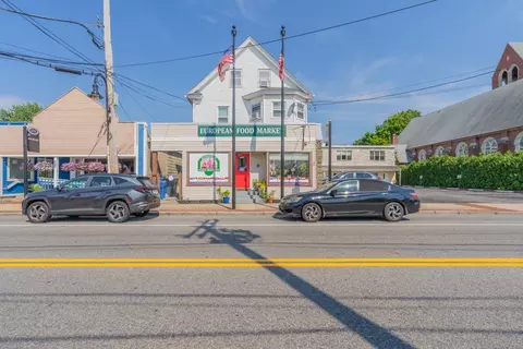 102 Rolfe Sq, Cranston, RI 02910