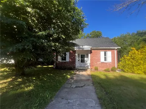 92 N Main St, Burrillville, RI 02859