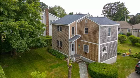 116 Holliston Ave, Portsmouth, RI 02871