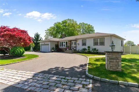 5 Monticello St, North Providence, RI 02904