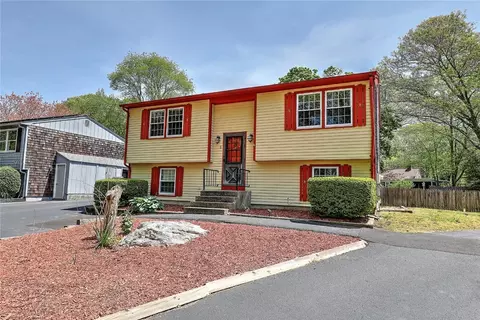 3 Meadowrue Trl, Narragansett, RI 02874