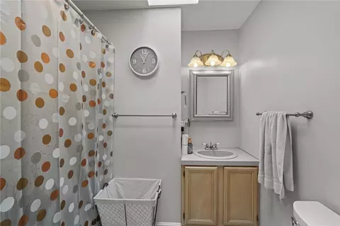 Bath - 204 Shenandoah Rd, Warwick, RI 02886 photo 1 of 2
