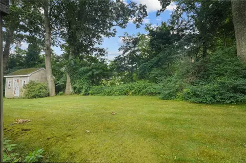 Exterior - 204 Shenandoah Rd, Warwick, RI 02886 photo 5 of 9