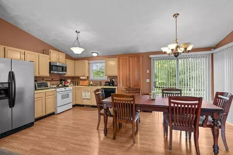 Dining - 204 Shenandoah Rd, Warwick, RI 02886 photo 1 of 3