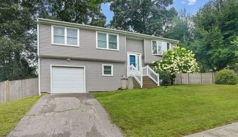 204 Shenandoah Rd, Warwick, RI 02886